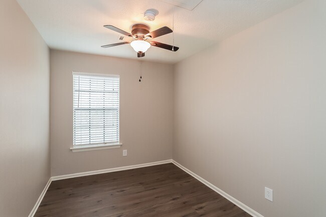 Building Photo - 1406 Mayweather Ln