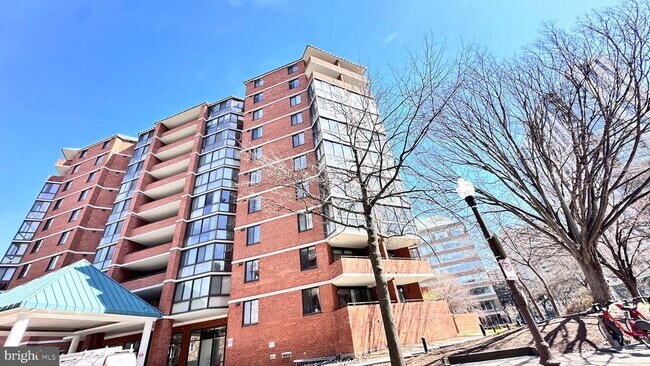 Building Photo - 1001 N Randolph St