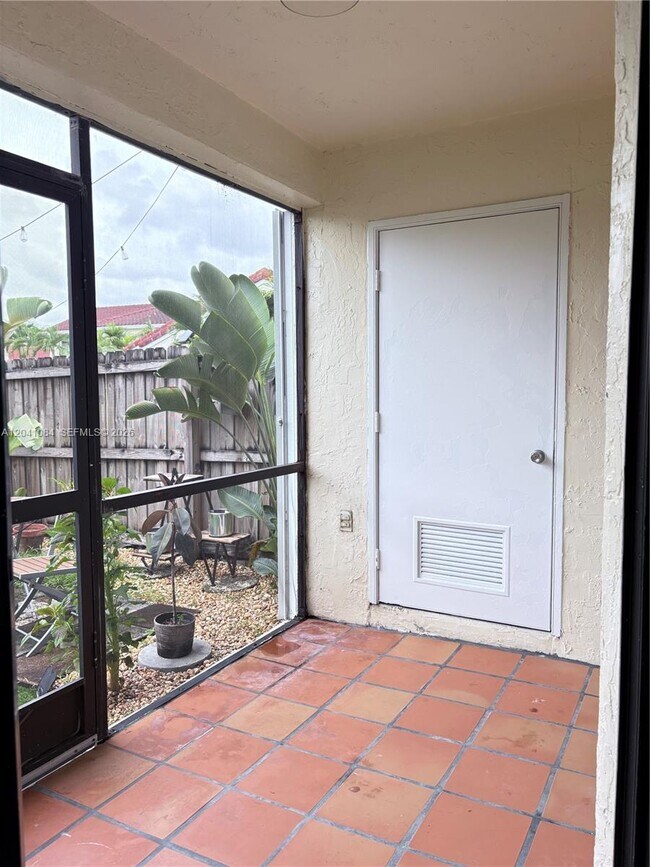 Building Photo - 2513 San Remo Cir