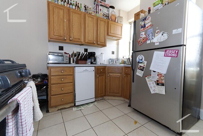 Building Photo - HOT ALLSTON LISTING!!!!