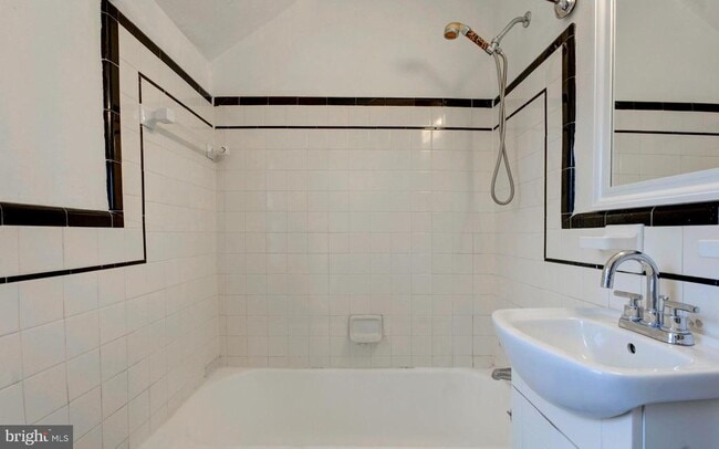 Building Photo - 6916 New Hampshire Ave