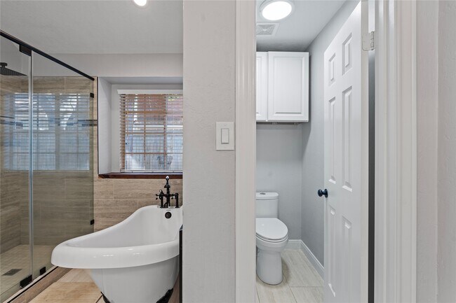 Building Photo - 14215 Scarborough Fair St