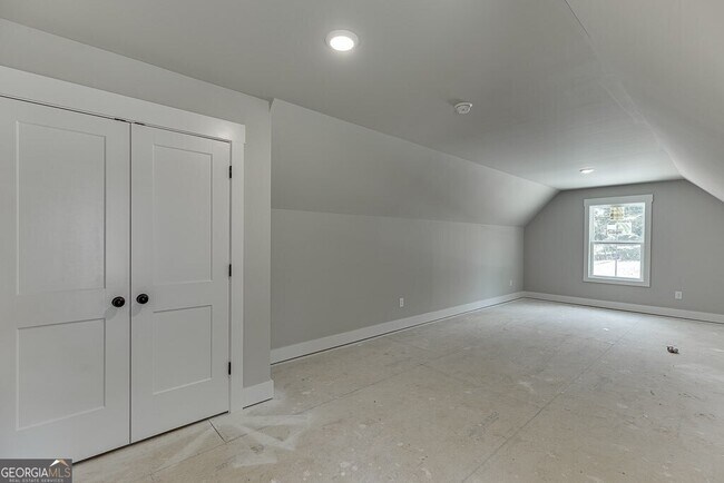 Building Photo - 125 Rains Rd