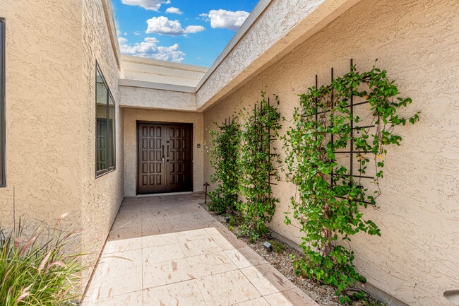 Building Photo - 8175 E Del Cuarzo Dr