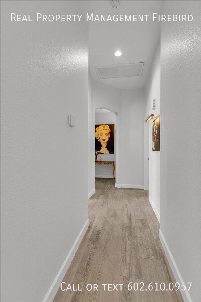 Building Photo - 4921 S Vista Pl