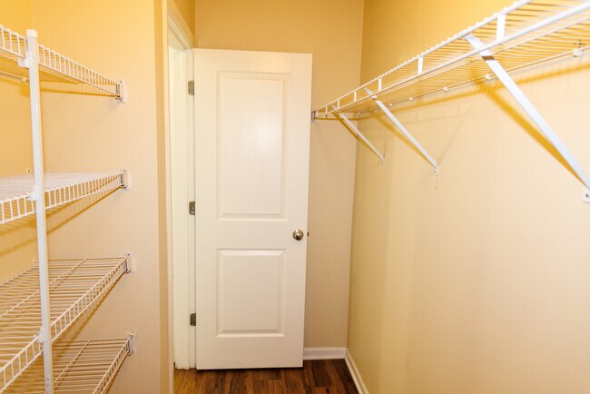 Building Photo - 516 Grosvenor Ln