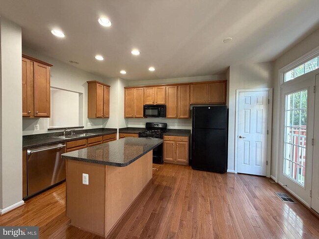 Building Photo - 5669 Faircloth Ct