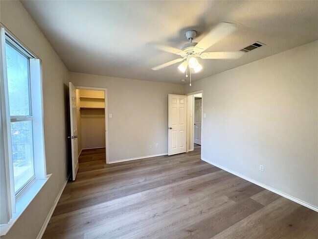 Building Photo - 1101 Wood Creek Dr