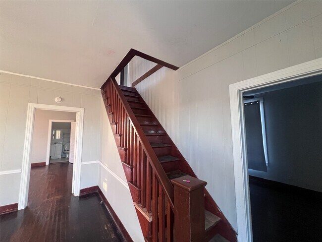 Building Photo - 621 Harrison Ln