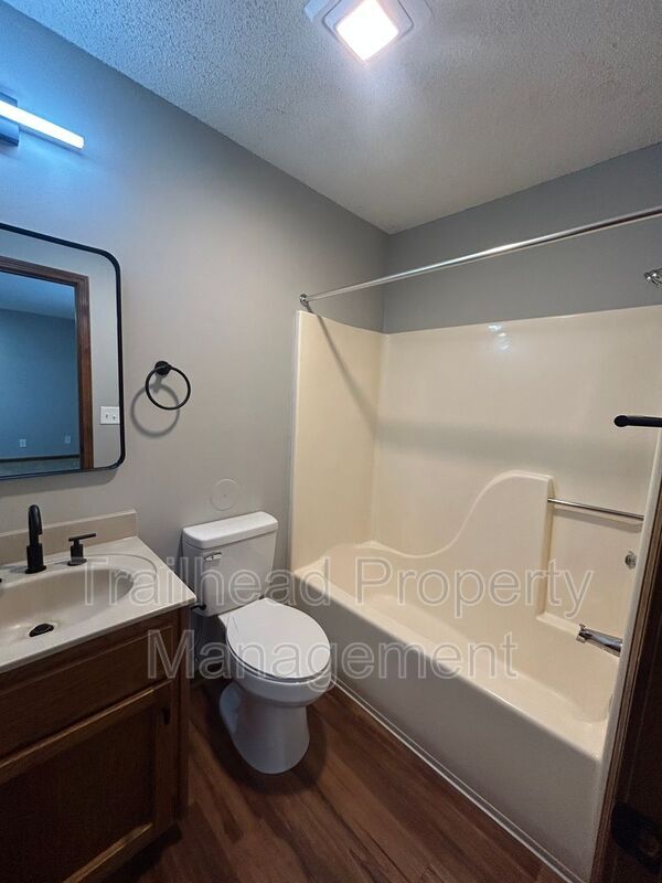 Building Photo - 3405 NW Duncan Rd