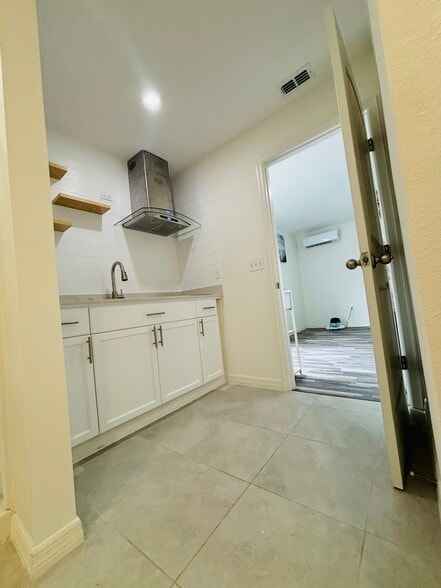 Building Photo - 1534 SW Jacksonville Ave