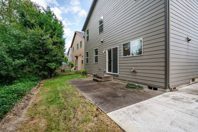 Building Photo - $500 Move In Special  4 Bedroom 2.5 Bath New Carpet and Fresh Paint