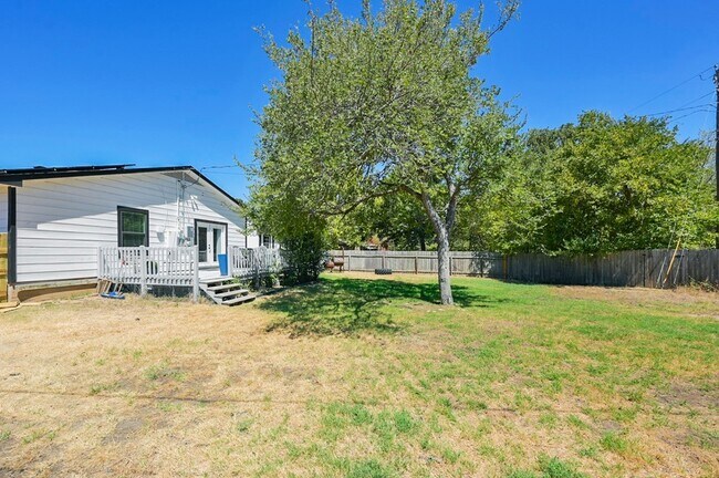 Building Photo - 3015 Adrienne Dr
