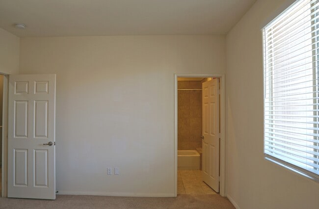 Building Photo - 423 Copper Canyon Rd