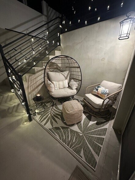 Building Photo - 4368 W Welby Hills Dr