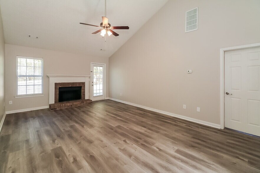 Building Photo - 11 Grier Ln