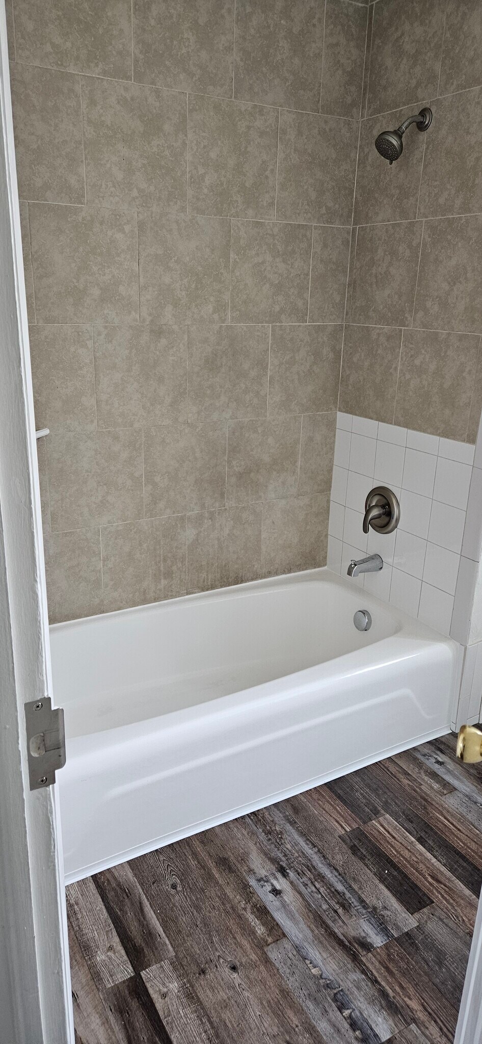 Top Unit - 2221 Cooper Ave