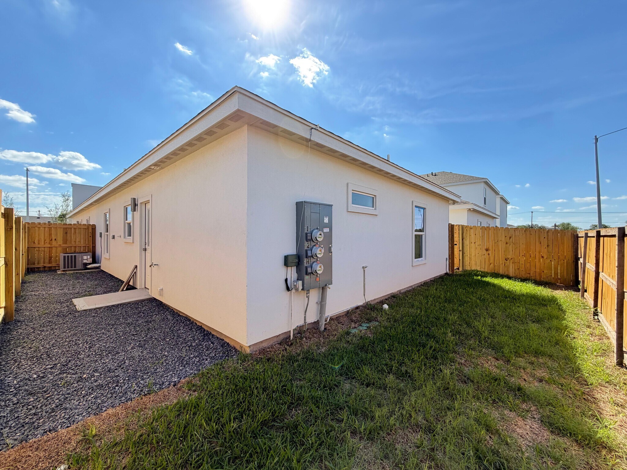 Building Photo - 3900 Ventura Ave