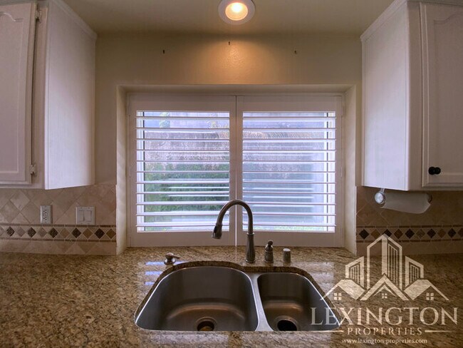 Building Photo - 6118 Cameo Dr