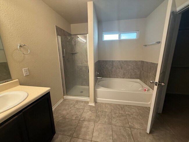 Building Photo - 10550 Rhyder Ridge