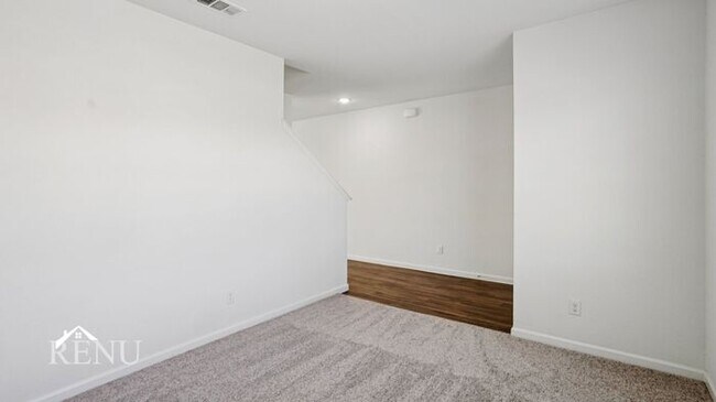 Building Photo - 758 Oakhurst Dr