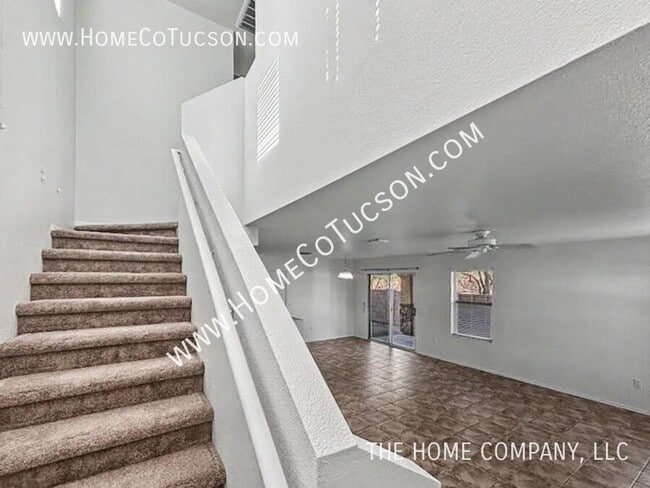 Building Photo - 2708 N Saramano Ln