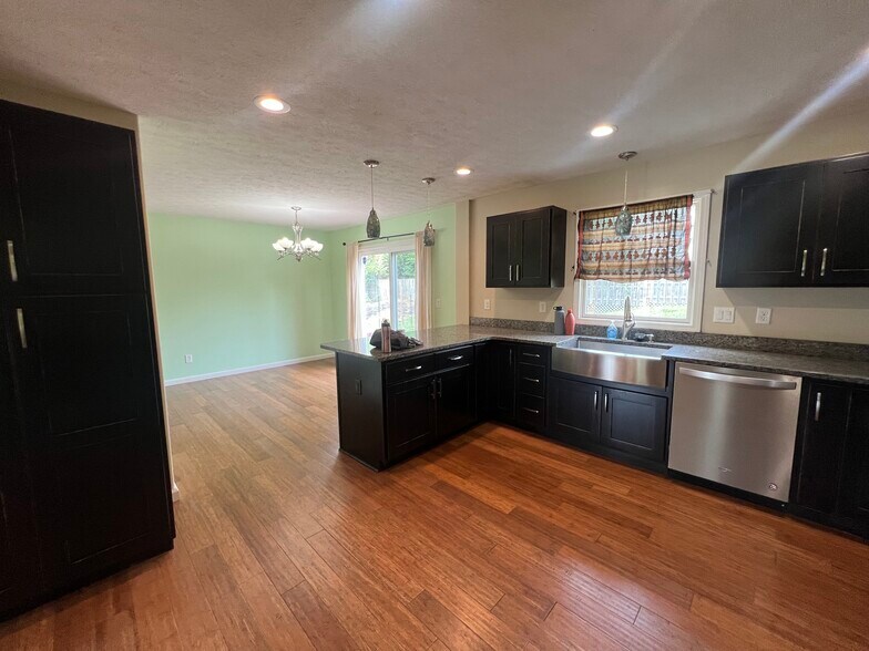 Building Photo - 1803 E Thornton Dr