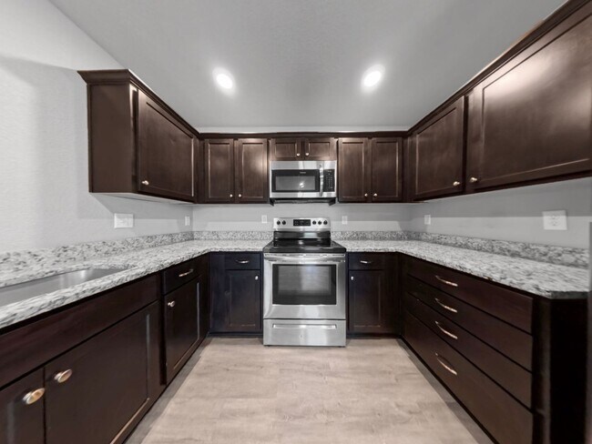 Building Photo - Beautiful Renovated Single Family Home | 3 BR/2BA Duplex| 1-Car Covered Parking |Spacious & Sunny...