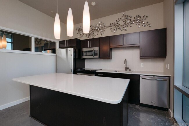 Building Photo - 315 S Rock St