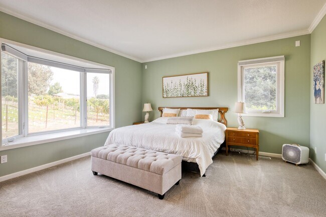Building Photo - Wine Country Living! Spacious 4 bedroom 2....