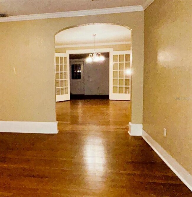 Building Photo - 115 E Vanderbilt St