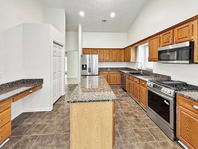 Building Photo - Spacious 5-Bedroom Home Near Lake Acworth!