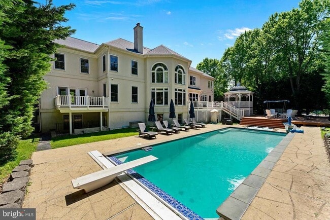 Primary Photo - 1445 Mayhurst Blvd