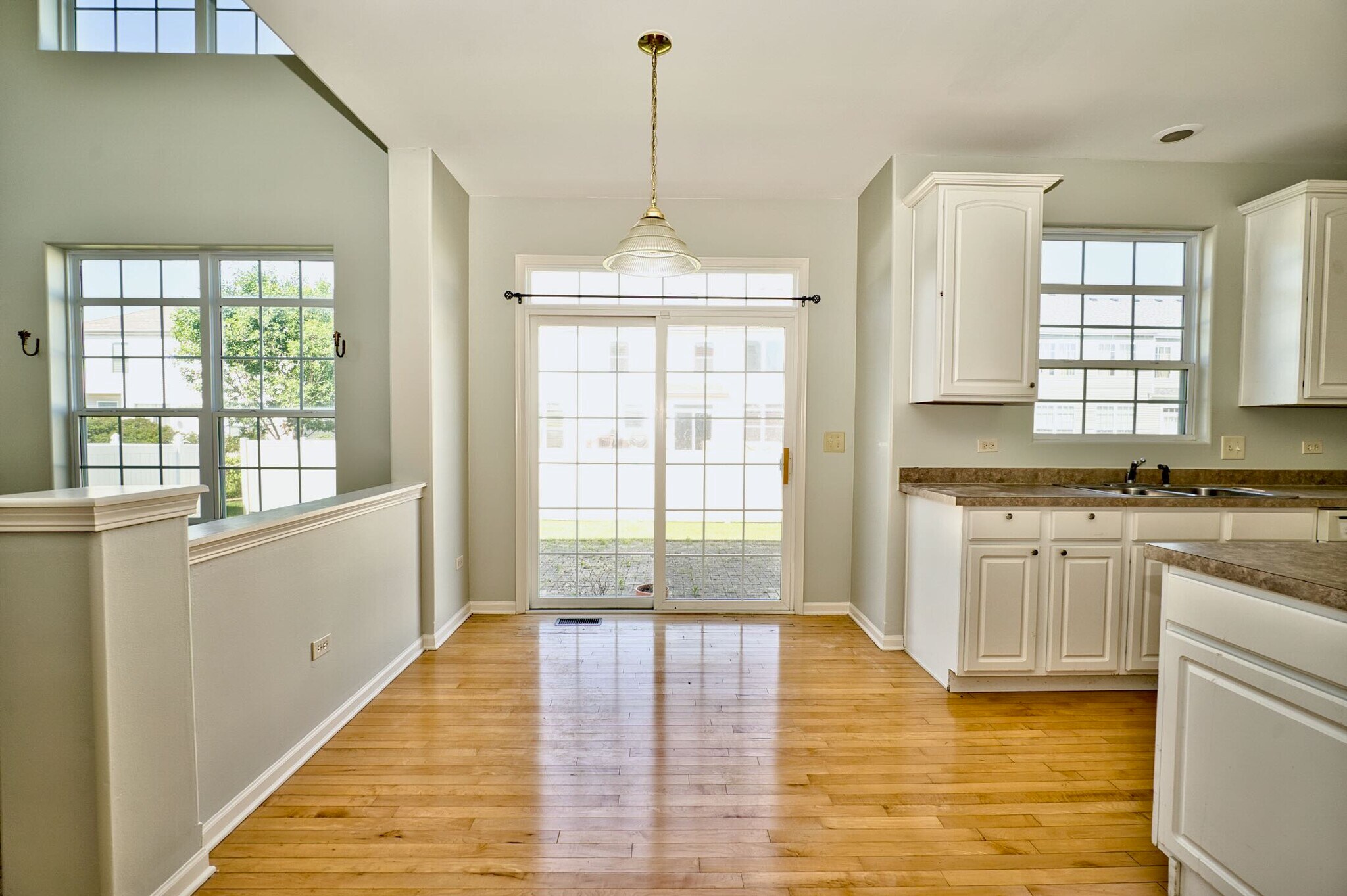 Building Photo - 447 Cardinal Ln