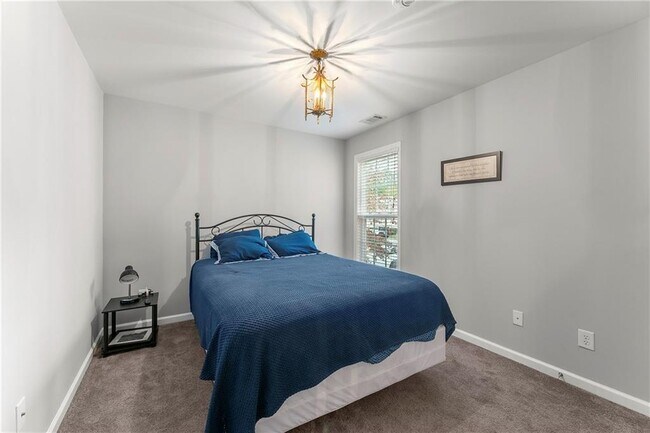 Building Photo - 3218 Saville St SW