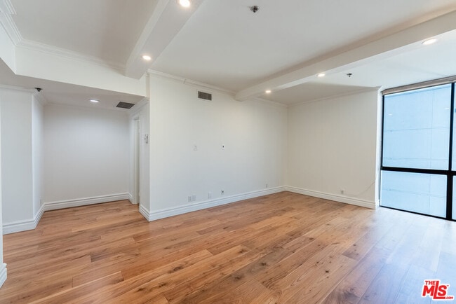 Building Photo - 10660 Wilshire Blvd