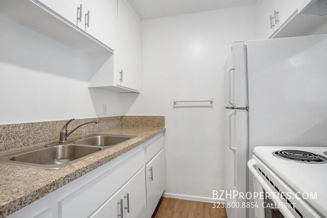 Building Photo - Beautiful 1 Bedroom in Prime Hollywood