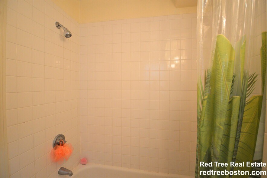 Building Photo - 1406 Beacon St