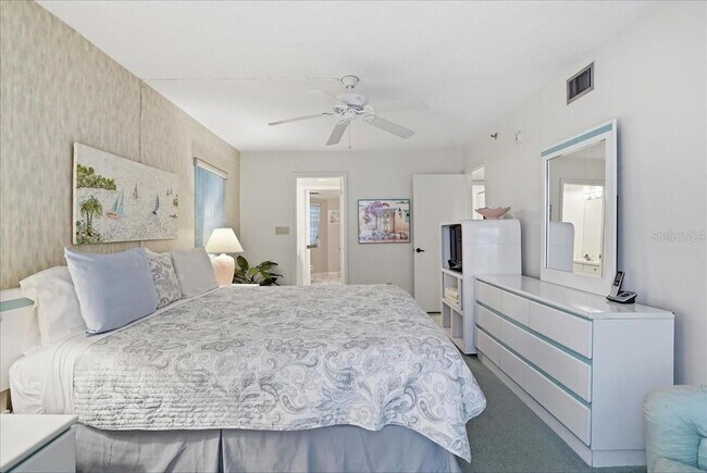 Building Photo - 5611 Gulf of Mexico Dr