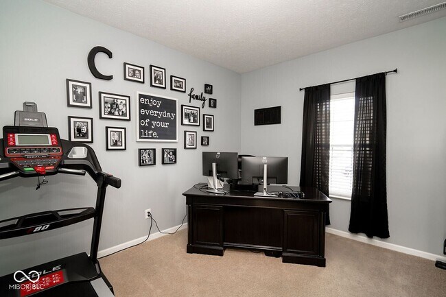 Building Photo - Spacious 4-Bedroom Home with Walk-In Closet & Community Pool in Greenwood