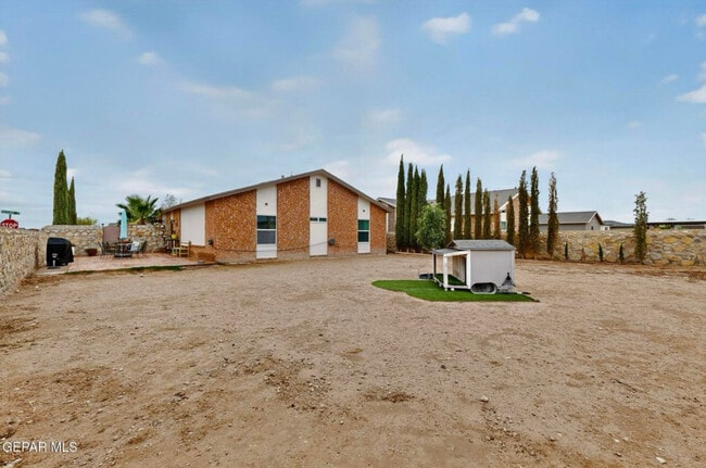 Building Photo - 14269 Escalera Dr