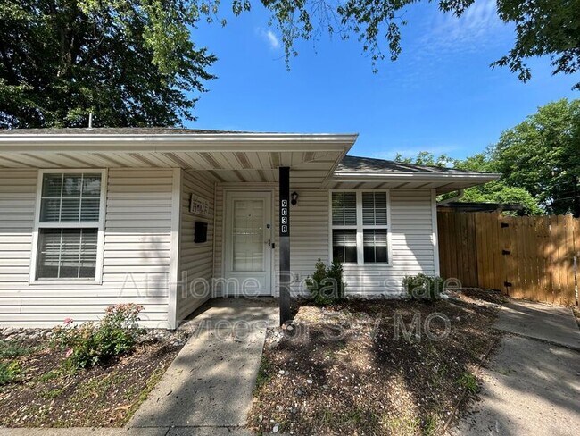 Primary Photo - 903 W Walnut St