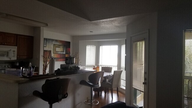 Building Photo - 977 Riverside Dr