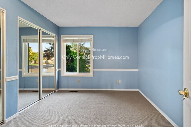 Building Photo - Spacious Three Bedroom Home in Desirable Charbonneau!