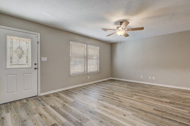 Building Photo - 10559 Royal Andrews Dr