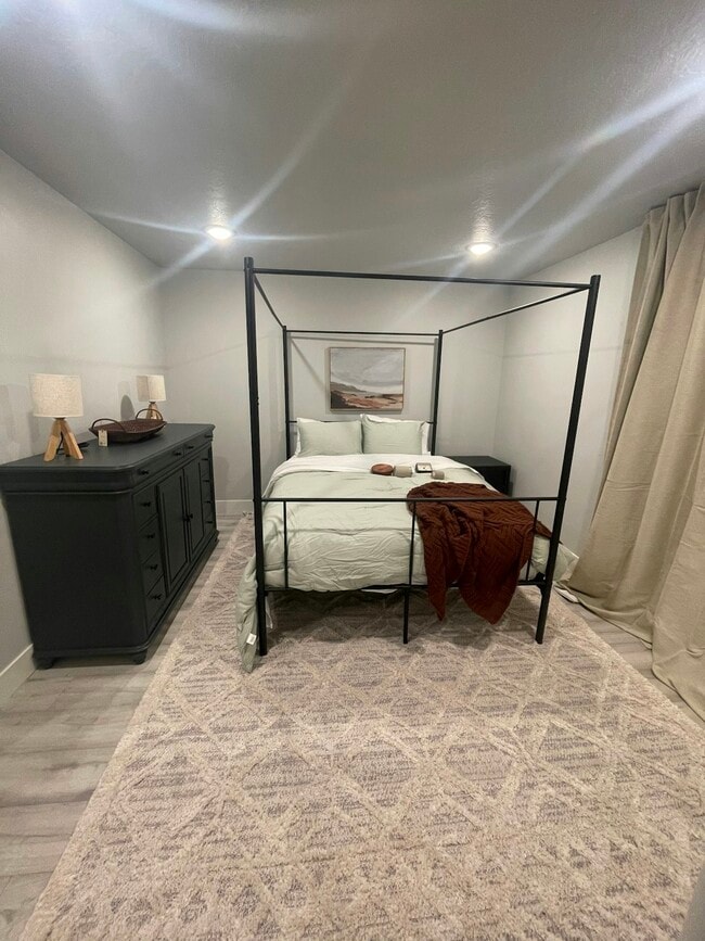 Building Photo - 201 N 20 W