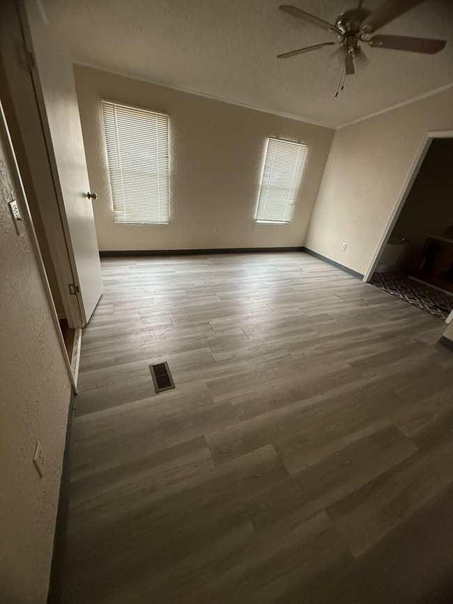 Building Photo - 6181 W Mulberry St