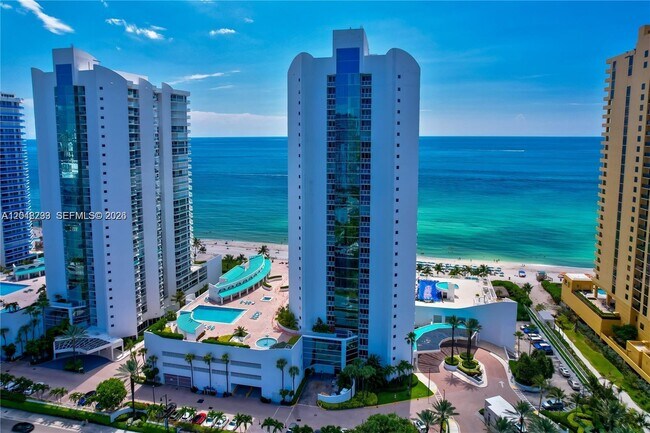 Building Photo - 16425 Collins Ave