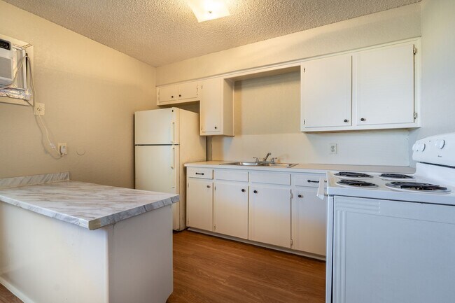 Building Photo - College Park Apartments
