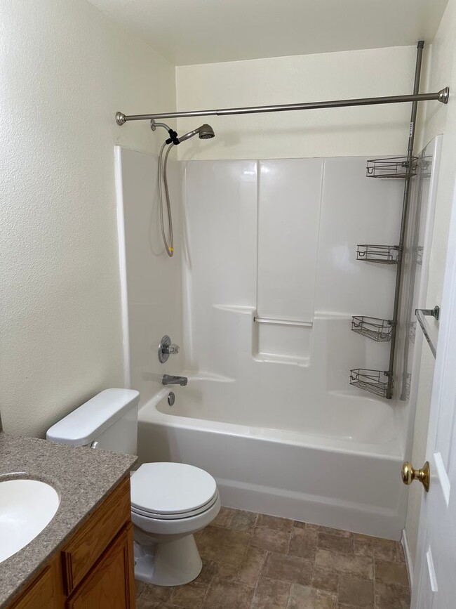 Building Photo - 3 BEDROOM, 2.5 BATHROOM TOWNHOME WITH 2 CA...
